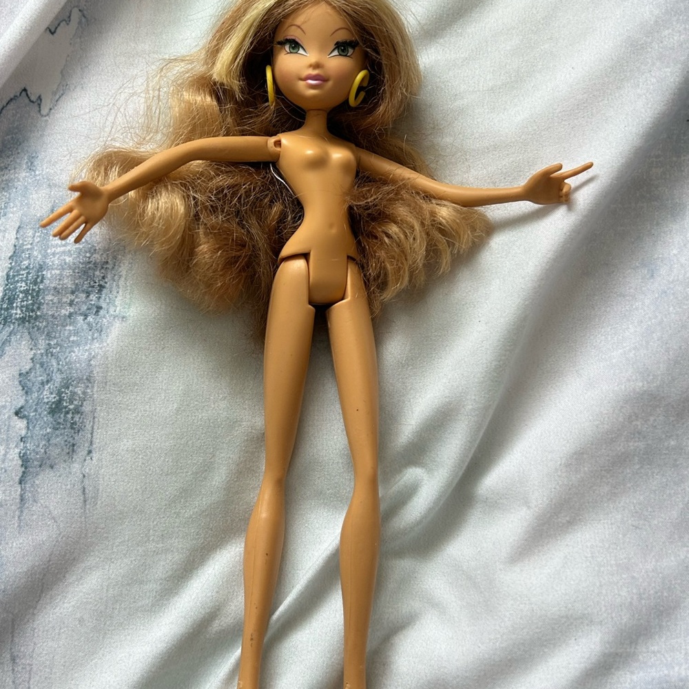 Winx club Flora doll